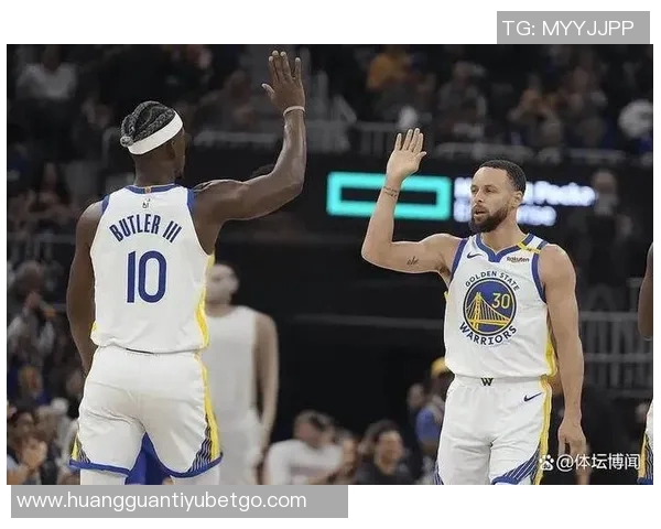 卡马拉全场追击库里展现攻守兼备实力贡献20分7板5前场板表现出色