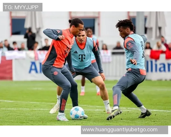 德尚调侃科曼在沙特联赛踢球假期生活引发关注